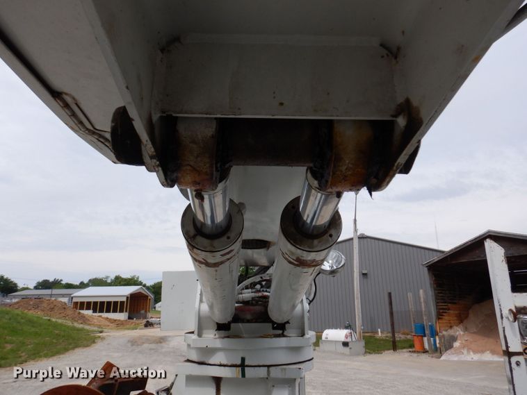 image for item KR9297 1998 Chevrolet C7500  digger derrick truck