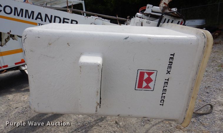 image for item KR9297 1998 Chevrolet C7500  digger derrick truck