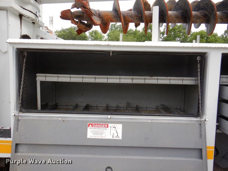 image for item KR9297 1998 Chevrolet C7500  digger derrick truck