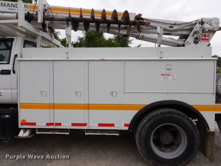 image for item KR9297 1998 Chevrolet C7500  digger derrick truck