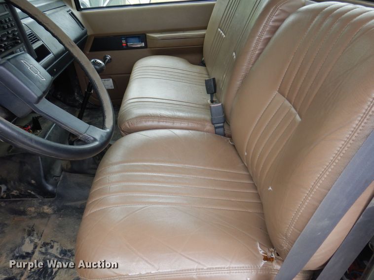 image for item KR9297 1998 Chevrolet C7500  digger derrick truck