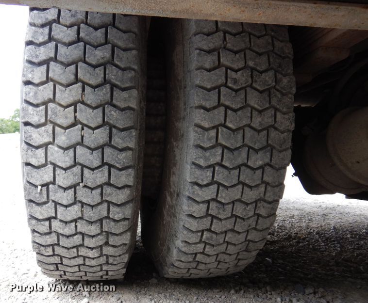 image for item KR9297 1998 Chevrolet C7500  digger derrick truck