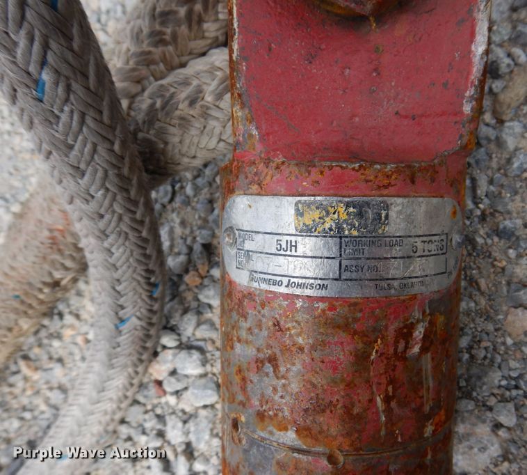 image for item KR9297 1998 Chevrolet C7500  digger derrick truck