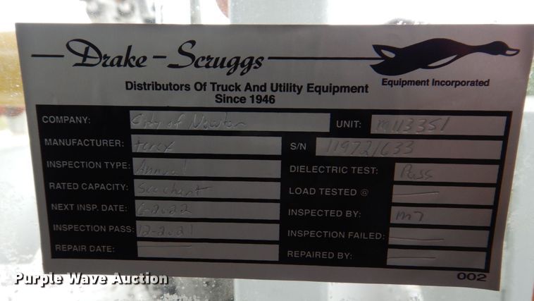 image for item KR9297 1998 Chevrolet C7500  digger derrick truck