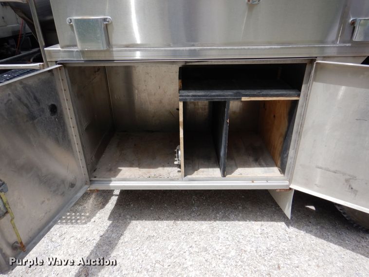 image for item KR9298 1995 International 8100  water truck