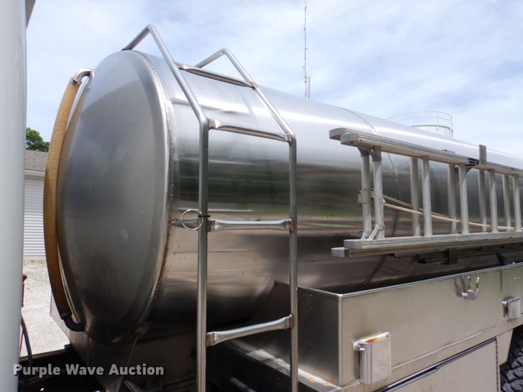 image for item KR9298 1995 International 8100  water truck