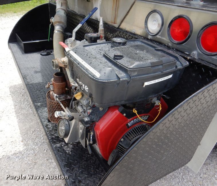 image for item KR9298 1995 International 8100  water truck