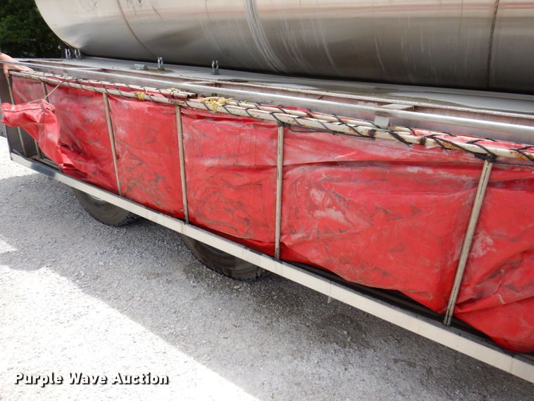 image for item KR9298 1995 International 8100  water truck