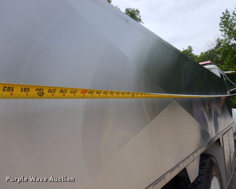 image for item KR9298 1995 International 8100  water truck