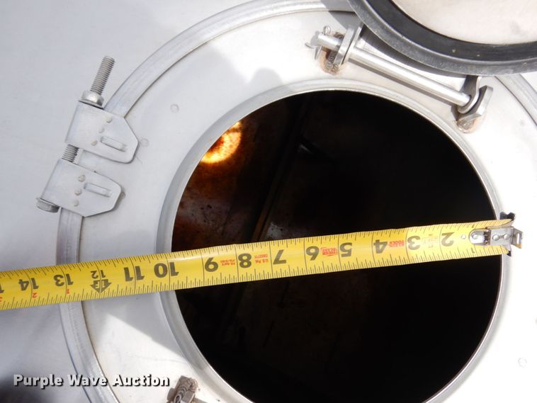 image for item KR9298 1995 International 8100  water truck