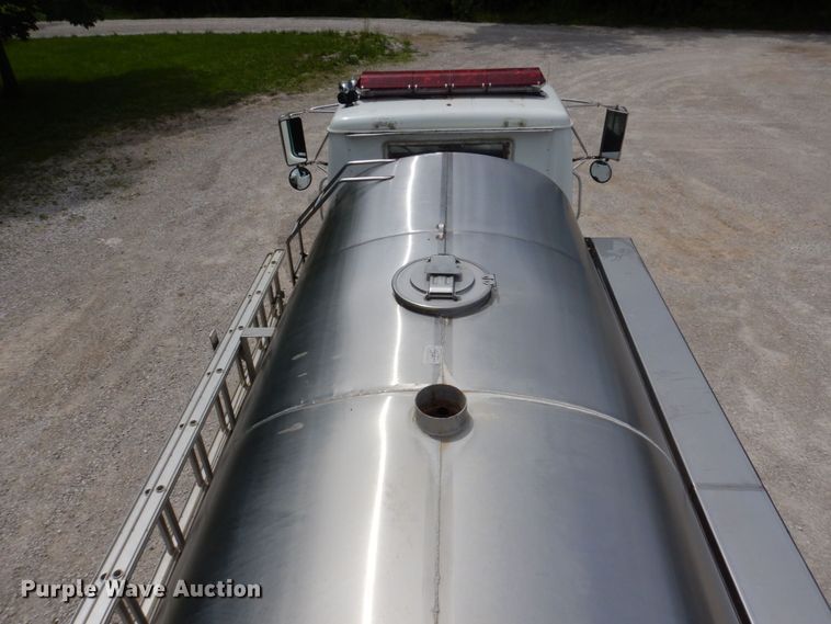 image for item KR9298 1995 International 8100  water truck