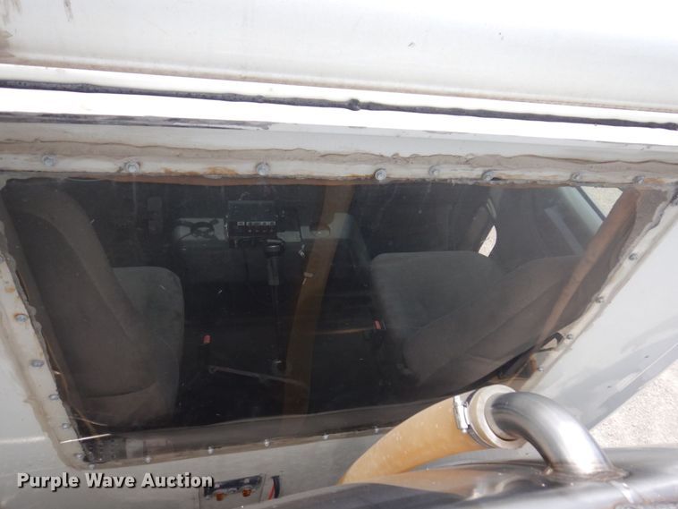 image for item KR9298 1995 International 8100  water truck