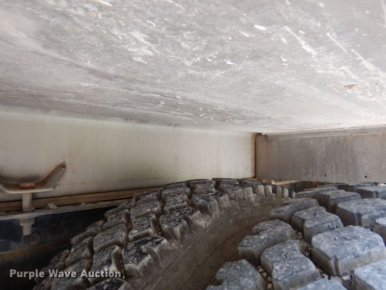 image for item KR9298 1995 International 8100  water truck