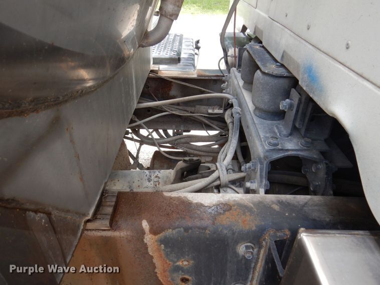 image for item KR9298 1995 International 8100  water truck