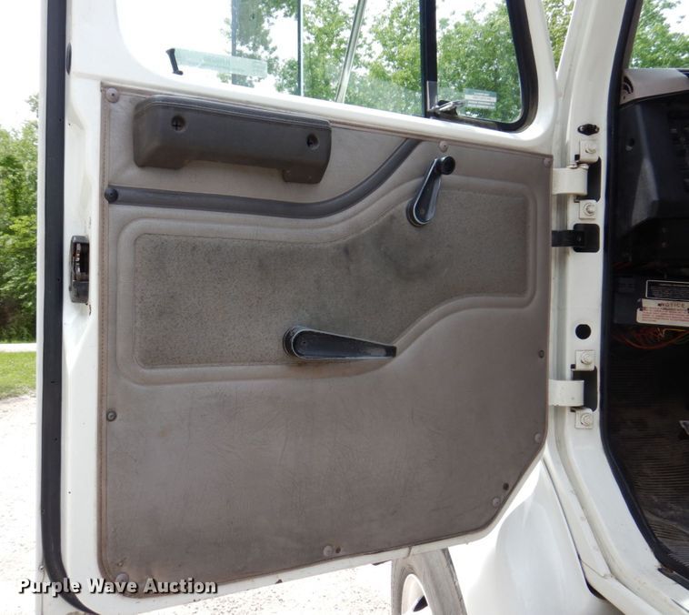 image for item KR9298 1995 International 8100  water truck