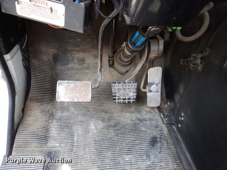 image for item KR9298 1995 International 8100  water truck