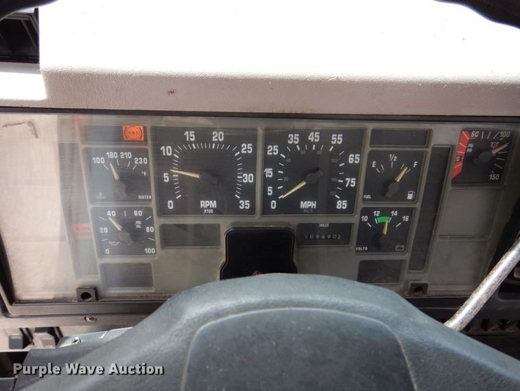 image for item KR9298 1995 International 8100  water truck