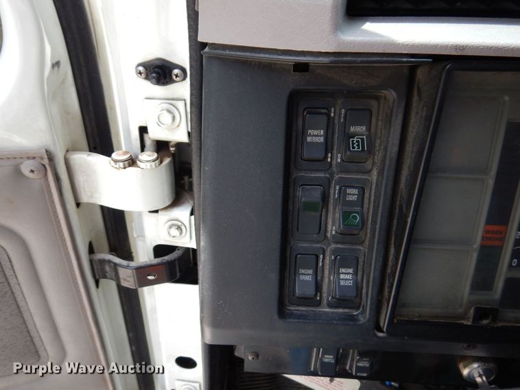 image for item KR9298 1995 International 8100  water truck