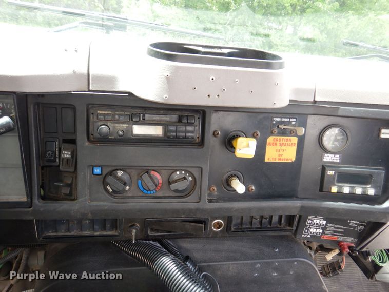 image for item KR9298 1995 International 8100  water truck