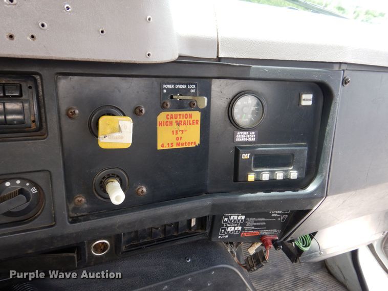 image for item KR9298 1995 International 8100  water truck