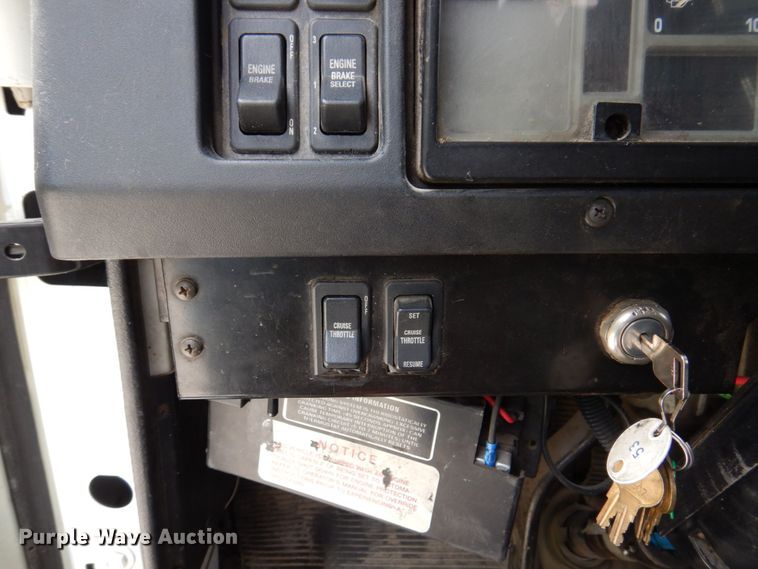 image for item KR9298 1995 International 8100  water truck