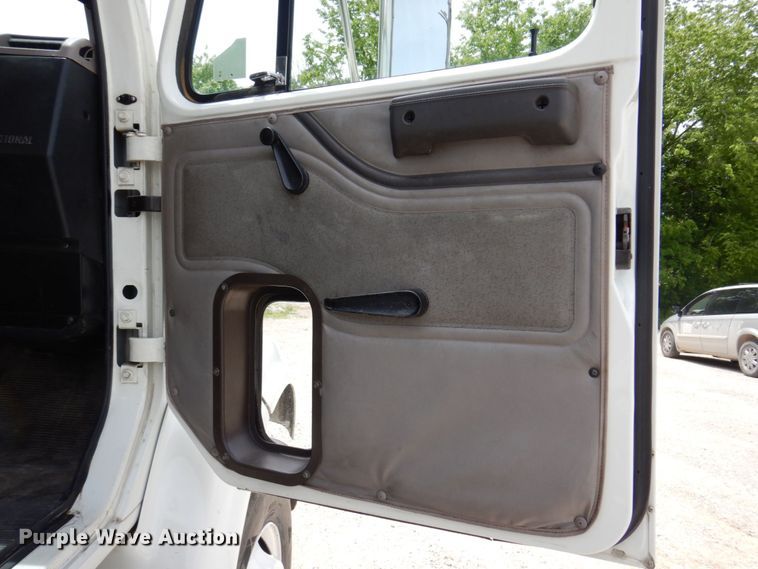 image for item KR9298 1995 International 8100  water truck