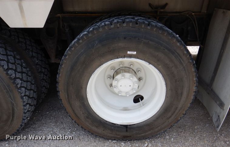 image for item KR9298 1995 International 8100  water truck