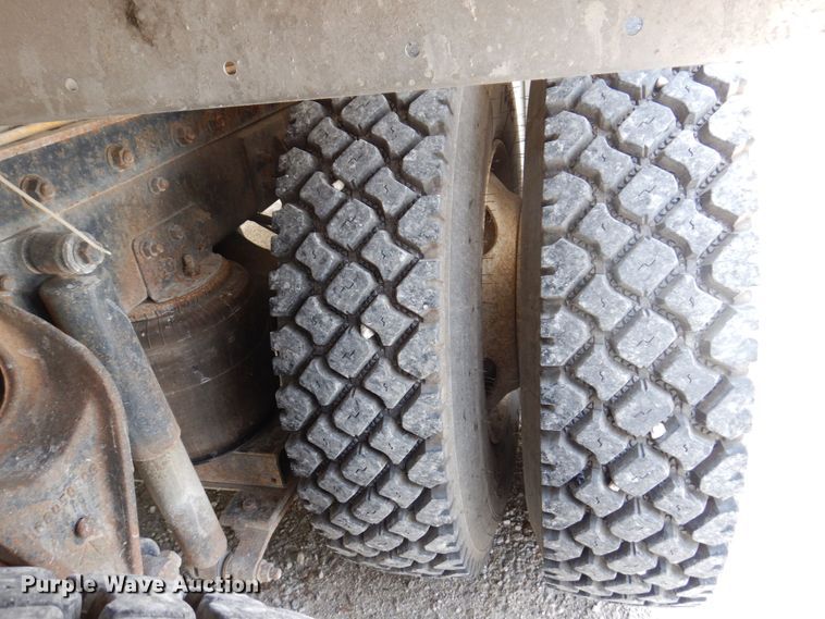 image for item KR9298 1995 International 8100  water truck