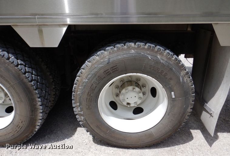 image for item KR9298 1995 International 8100  water truck