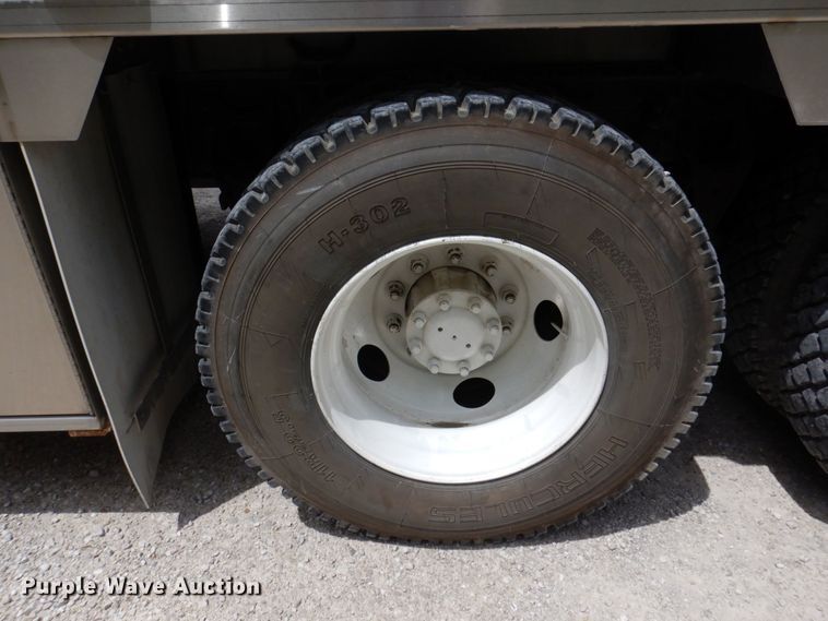 image for item KR9298 1995 International 8100  water truck