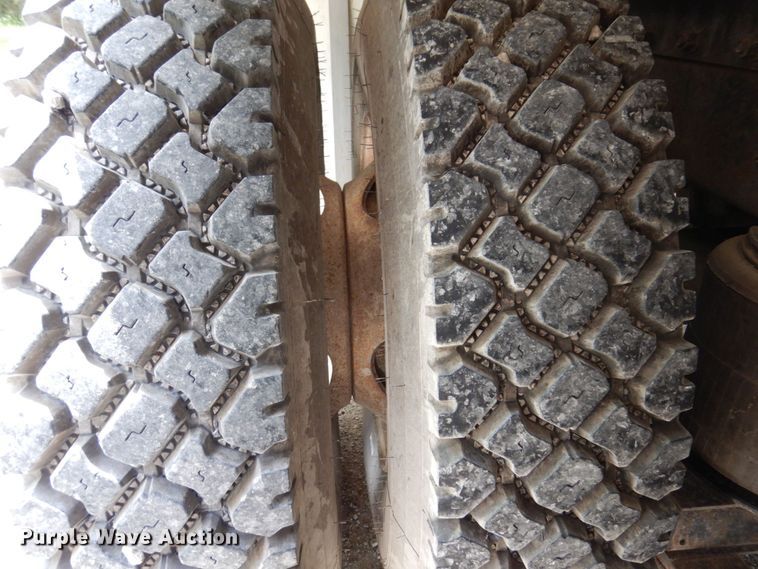 image for item KR9298 1995 International 8100  water truck