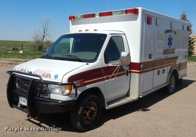 image for item KS9907 2001 Ford E450 Super Duty  ambulance