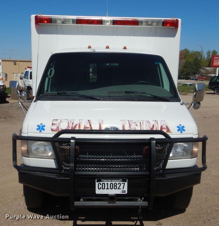 image for item KS9907 2001 Ford E450 Super Duty  ambulance