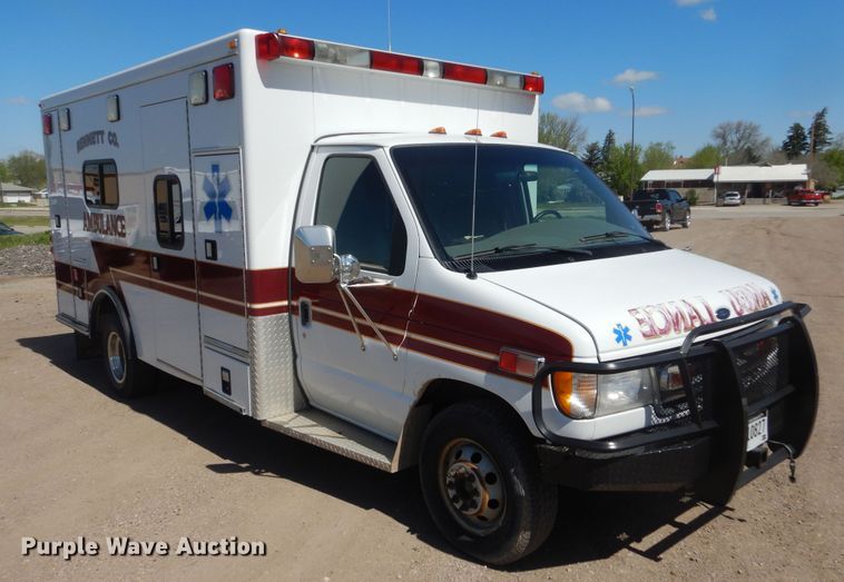 image for item KS9907 2001 Ford E450 Super Duty  ambulance