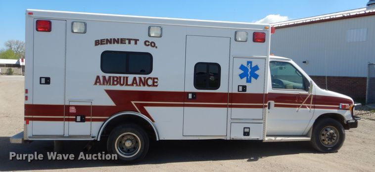 image for item KS9907 2001 Ford E450 Super Duty  ambulance