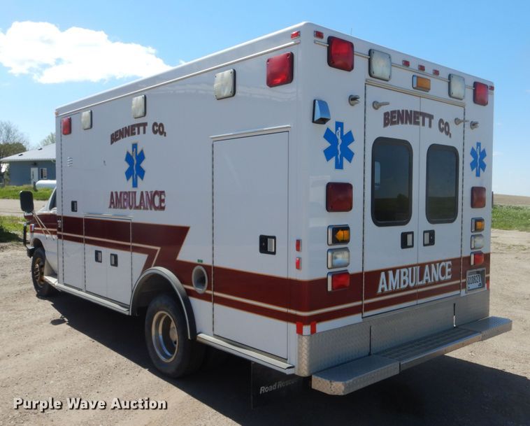 image for item KS9907 2001 Ford E450 Super Duty  ambulance