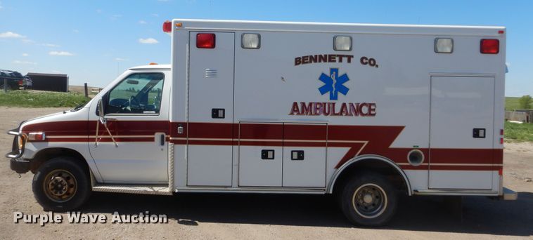 image for item KS9907 2001 Ford E450 Super Duty  ambulance