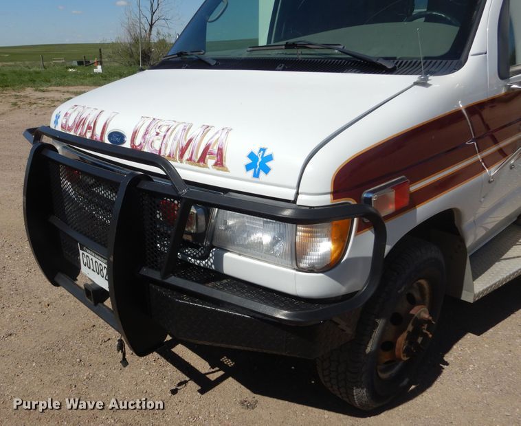 image for item KS9907 2001 Ford E450 Super Duty  ambulance