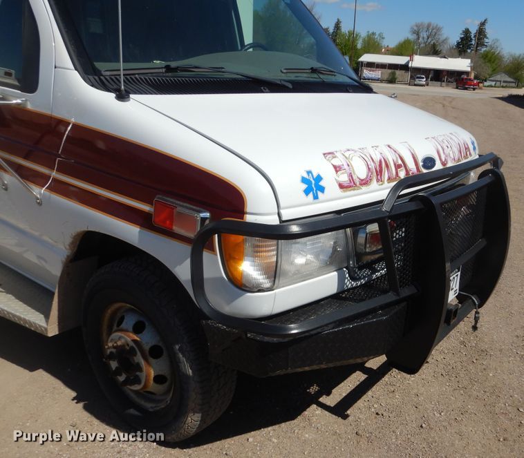 image for item KS9907 2001 Ford E450 Super Duty  ambulance