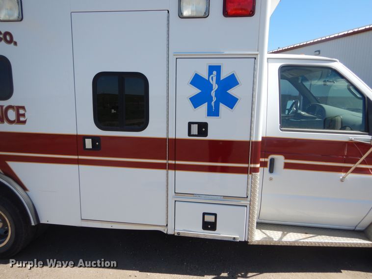 image for item KS9907 2001 Ford E450 Super Duty  ambulance