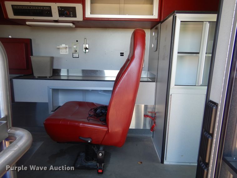 image for item KS9907 2001 Ford E450 Super Duty  ambulance