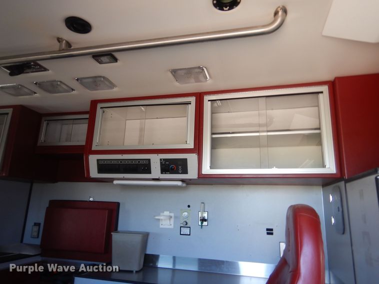 image for item KS9907 2001 Ford E450 Super Duty  ambulance