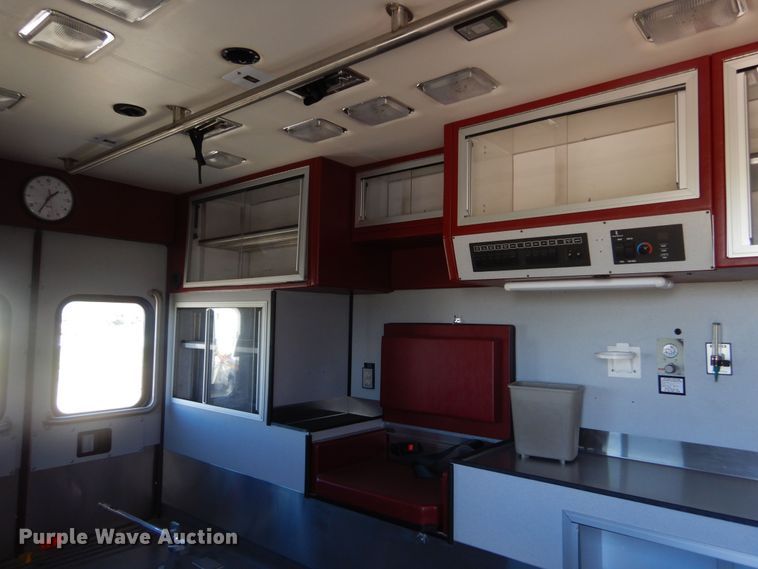 image for item KS9907 2001 Ford E450 Super Duty  ambulance