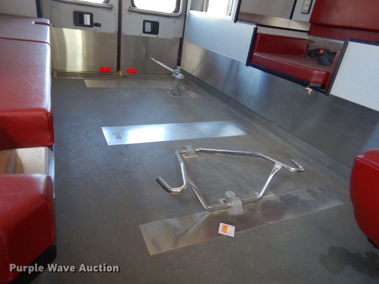 image for item KS9907 2001 Ford E450 Super Duty  ambulance