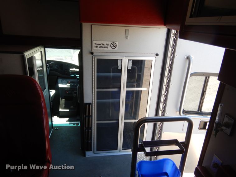 image for item KS9907 2001 Ford E450 Super Duty  ambulance