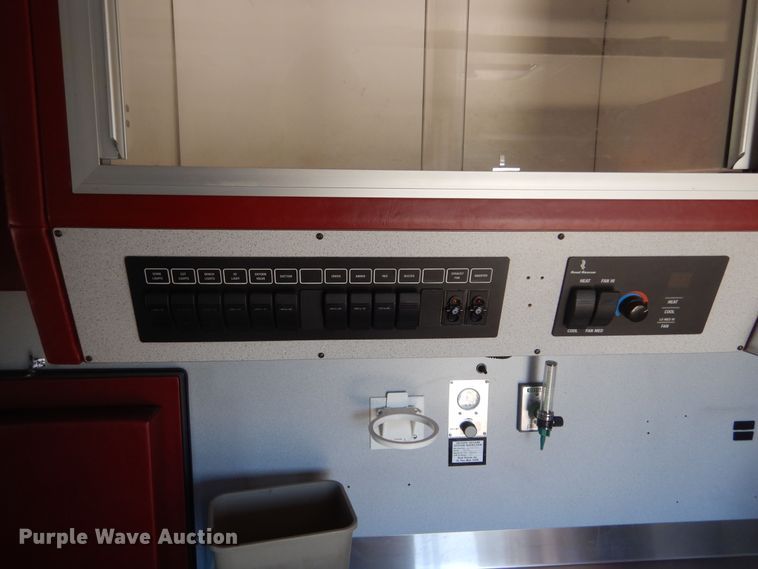 image for item KS9907 2001 Ford E450 Super Duty  ambulance