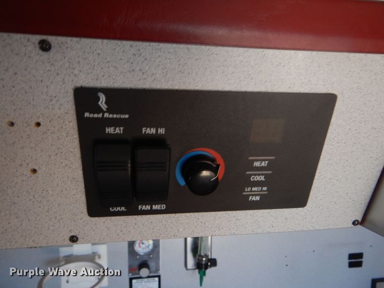 image for item KS9907 2001 Ford E450 Super Duty  ambulance