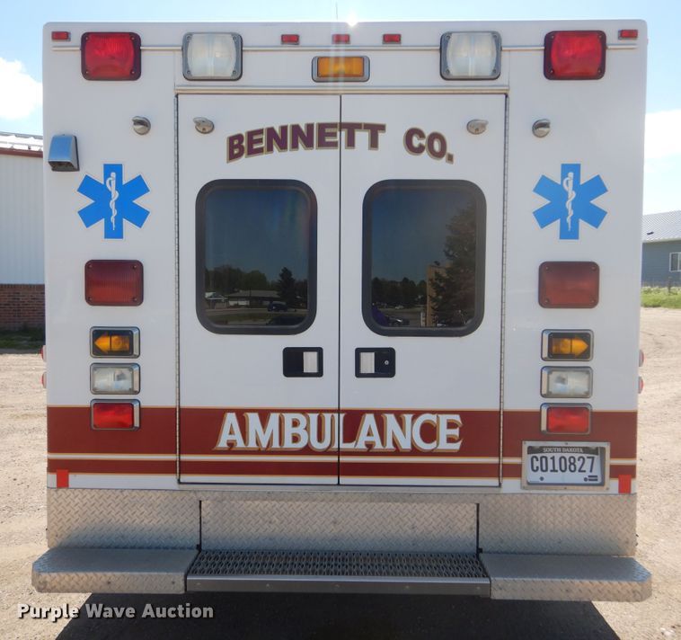 image for item KS9907 2001 Ford E450 Super Duty  ambulance