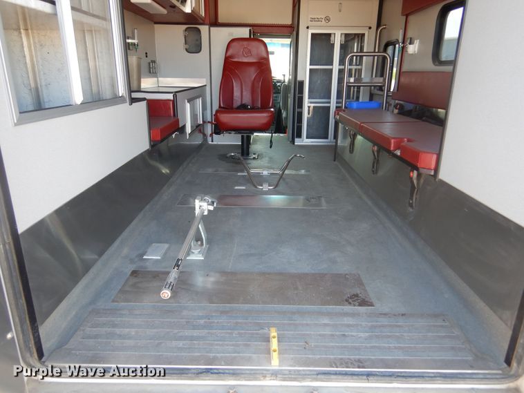 image for item KS9907 2001 Ford E450 Super Duty  ambulance