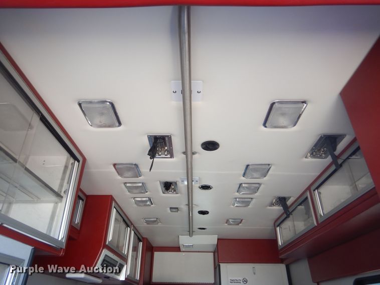 image for item KS9907 2001 Ford E450 Super Duty  ambulance